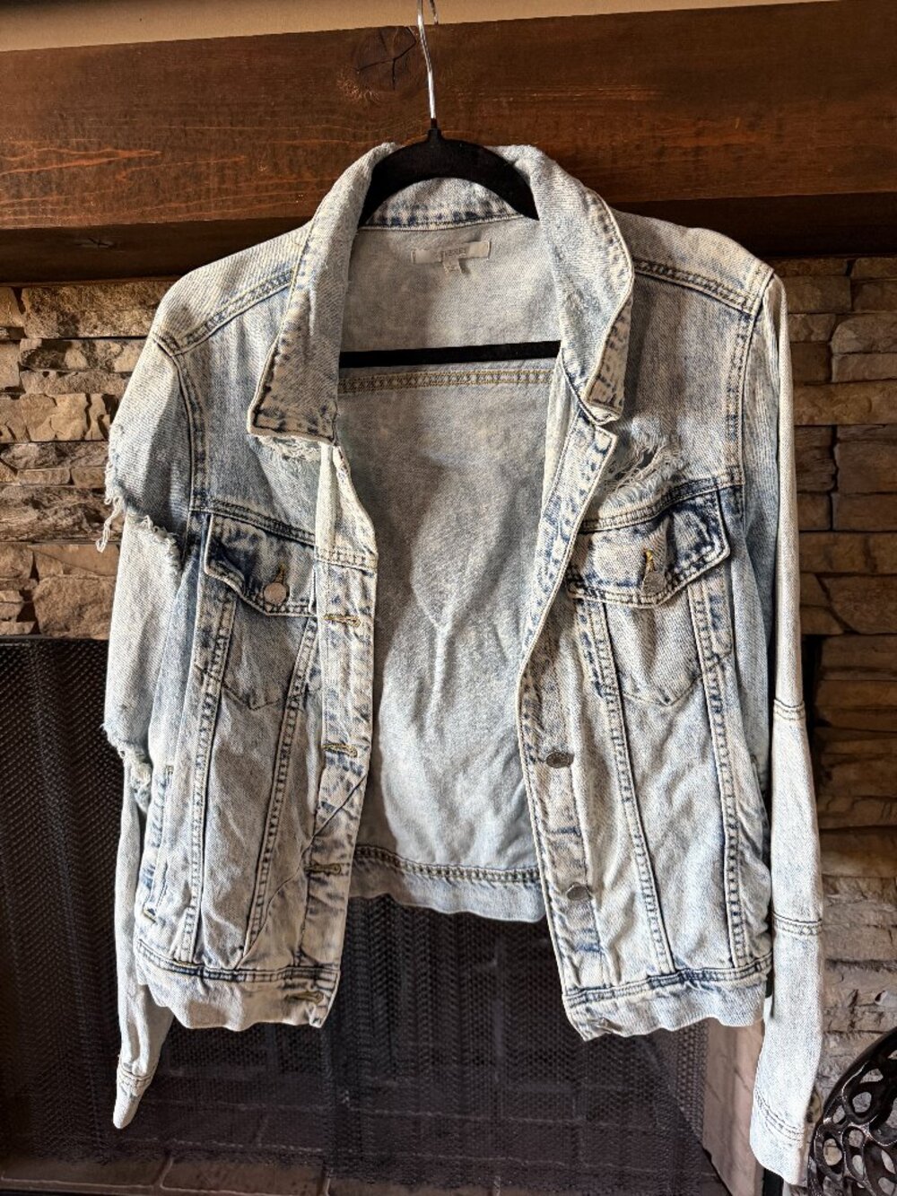 Veveret Distressed Jean Jacket